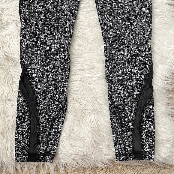 {Lululemon} Invigorate 7/8 Tight Legging in Chakra Print Alpine White Black - Picture 6 of 10